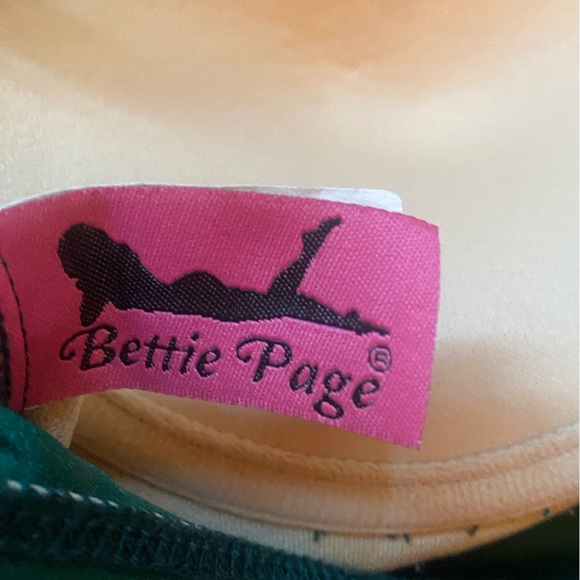 Betty Page Emerald Green Peplum Swimsuit, Size Large, MINT Never worn. - Picture 6 of 7